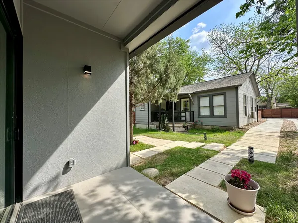 $2,195 | 914 East 39th Street, Unit 2, Austin, TX 78751