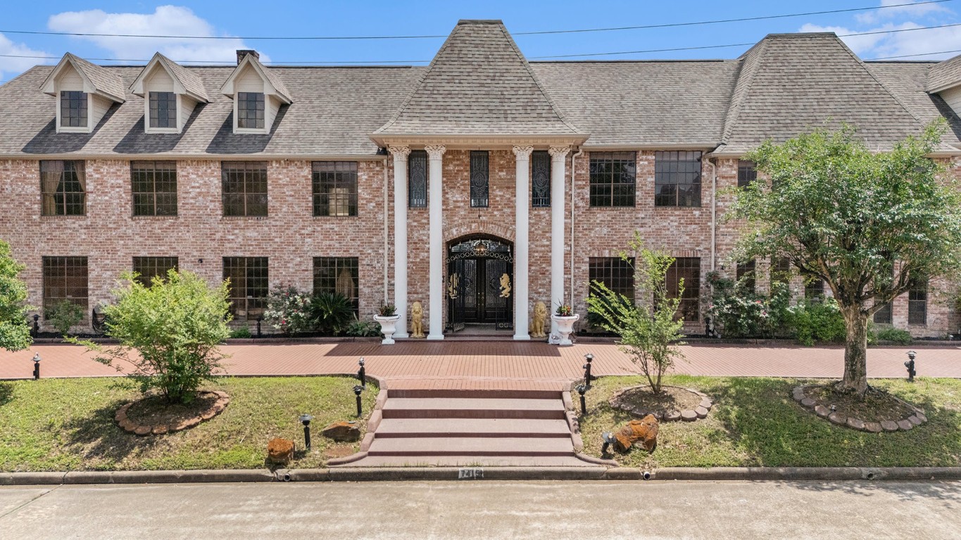 7415 Naremore Drive Spring, TX 77379 - Photo 5 of 47 a front view of a house with garden