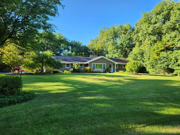 $850 | W4387 Laurel Street, Lake Geneva, WI 53147