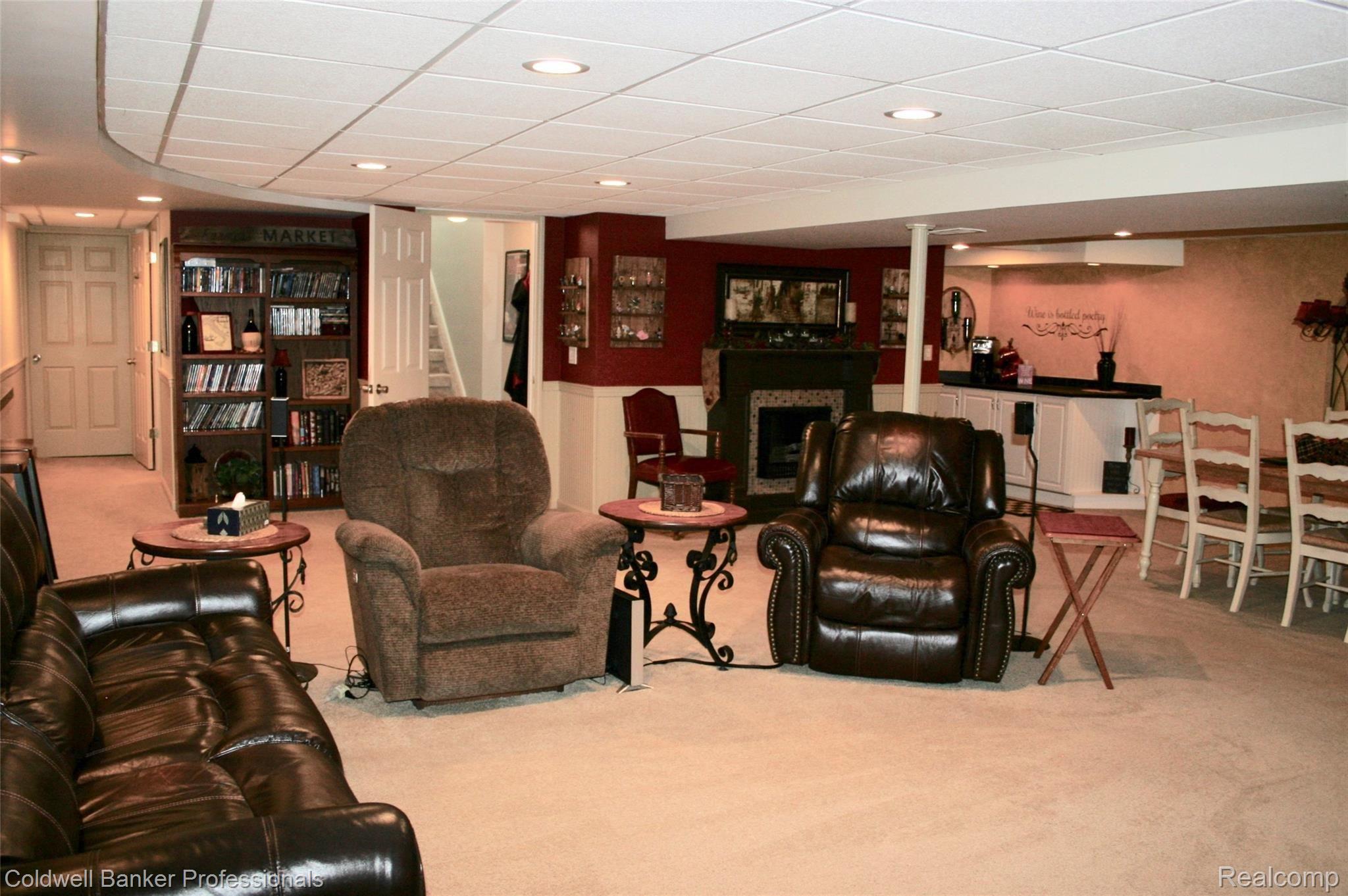 18347 Pleasant Valley Drive Macomb, MI 48044 - Photo 47 of 55 fullsizeoutput_563.jpeg