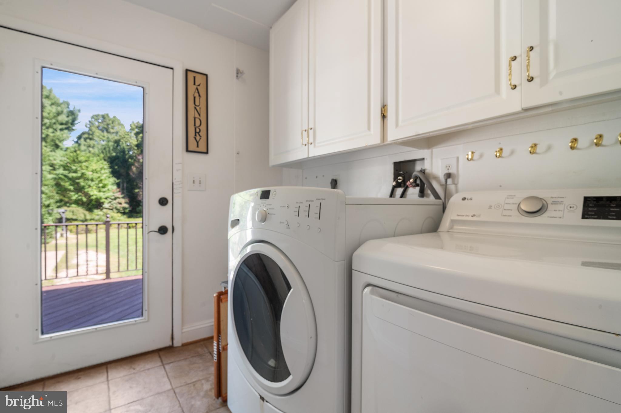15729 Holly Grove Road Silver Spring, MD 20905 - Photo 83 of 83 Bright laundry room with outdoor access.