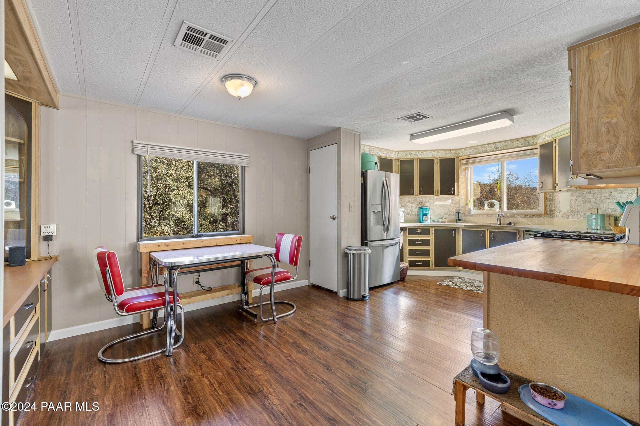 1538 Private Road Prescott, AZ 86301 - Photo 13 of 42 DINING
