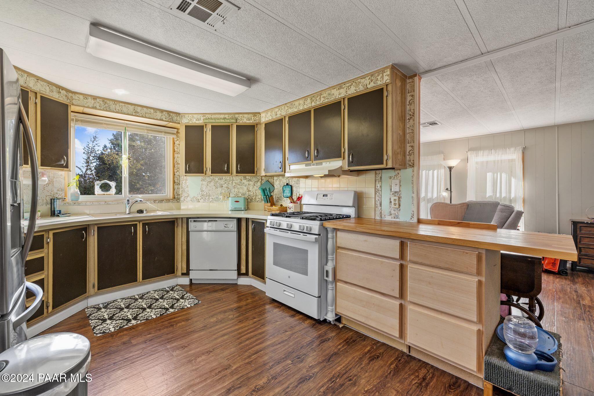 1538 Private Road Prescott, AZ 86301 - Photo 15 of 42 KITCHEN