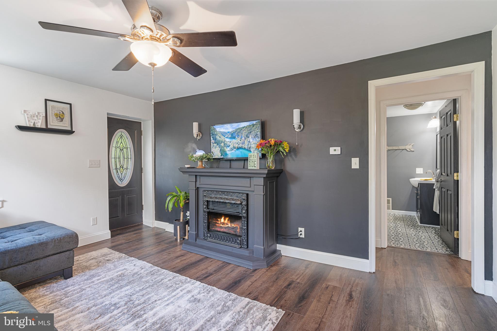 360 Hartman Road Reading, PA 19606 - Photo 11 of 27 Living Room