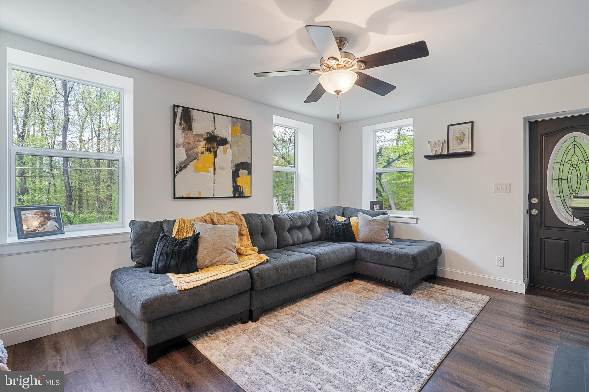 360 Hartman Road Reading, PA 19606 - Photo 12 of 27 Living Room