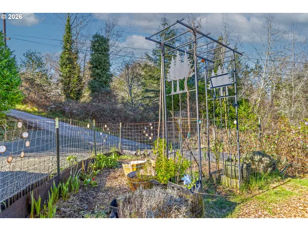 $275,000 | 93720 Adams Lane, Coos Bay, OR 97420