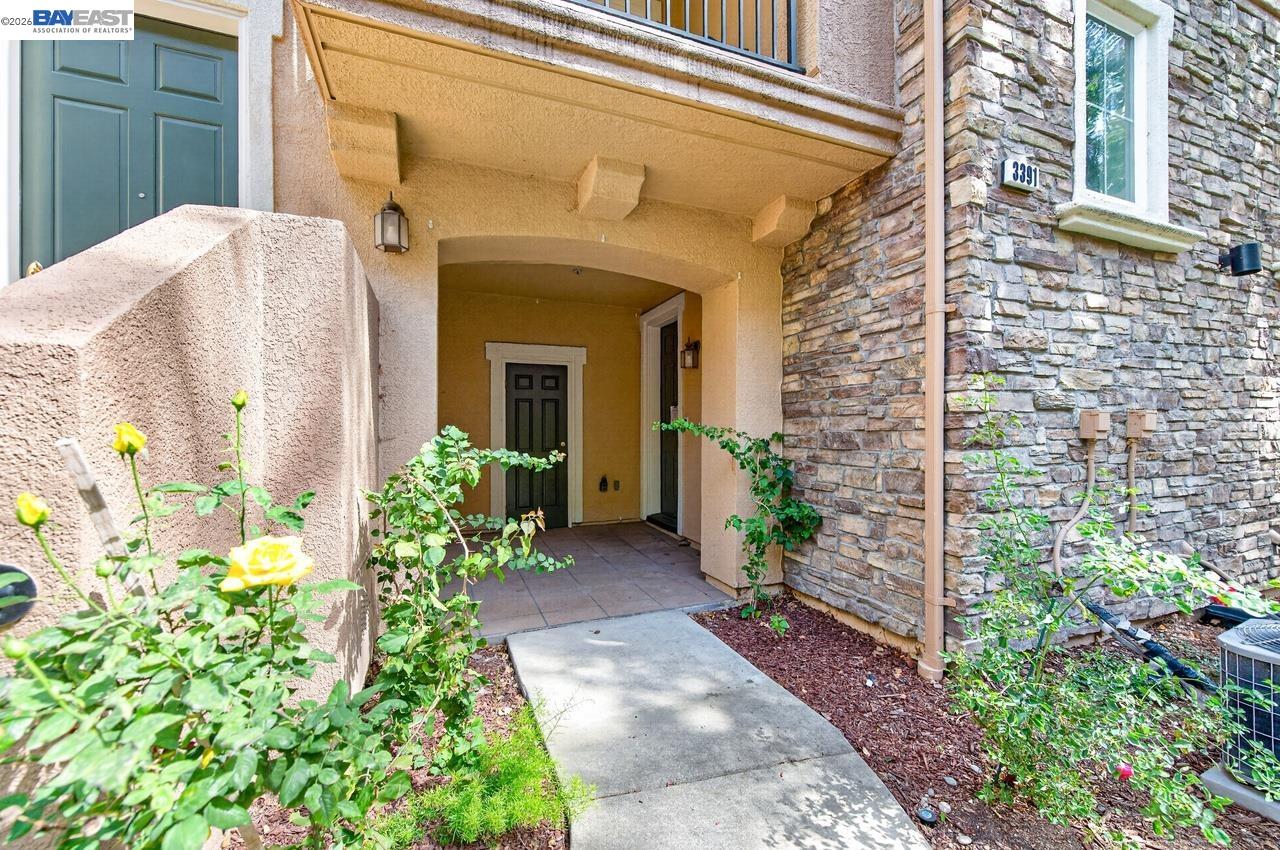 3391 Monaghan Street Dublin, CA 94568 - Photo 6 of 57