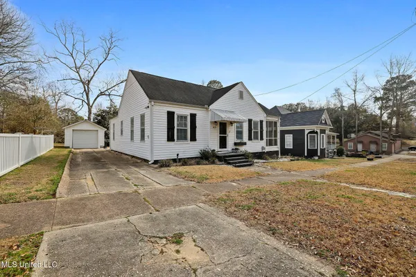 $120,000 | 415 South 5th Street, McComb, MS 39648