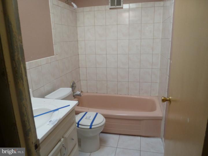 4505 Aberdale Road Philadelphia, PA 19136 - Photo 6 of 7 Bathroom
