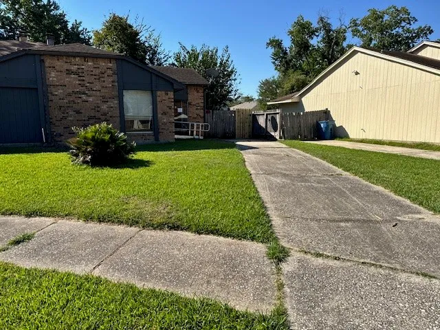 a view of a back yard of the house