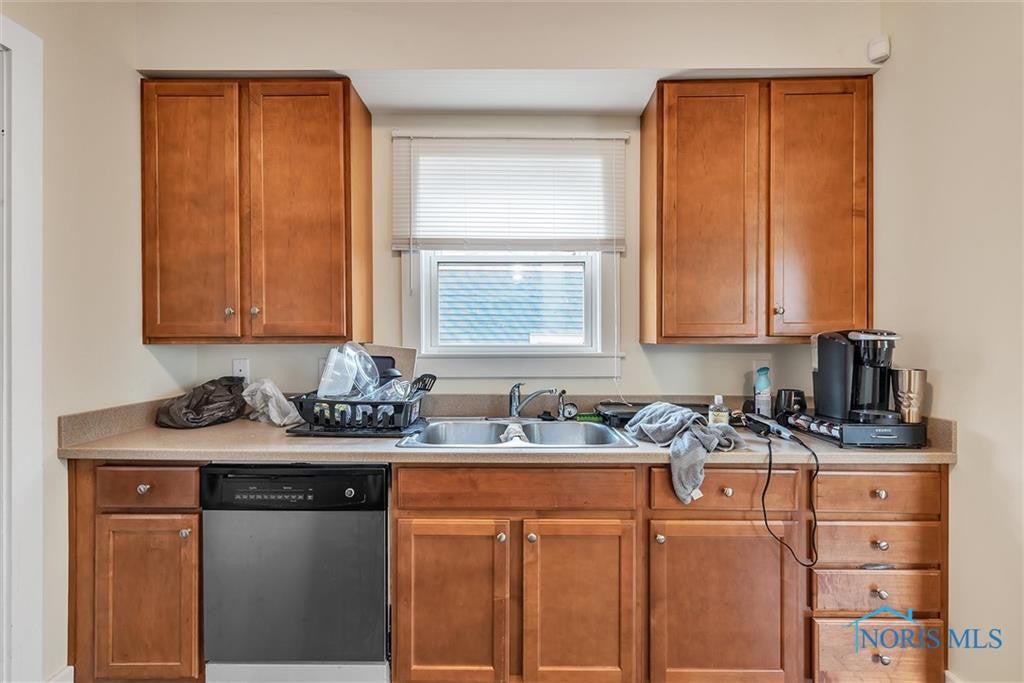 4220 Lowe Road Toledo, OH 43612 - Photo 13 of 34 Gallery Image 13