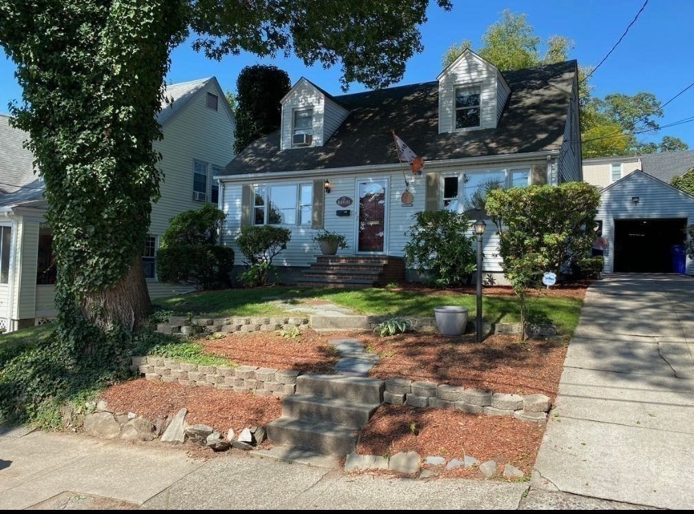 45 Harvard Street Pawtucket, RI 02860 - Photo 1 of 24 Gallery Image 1