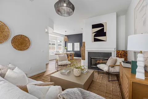 $1,949,000 | 1050 Alexandra Lane, Encinitas, CA 92024
