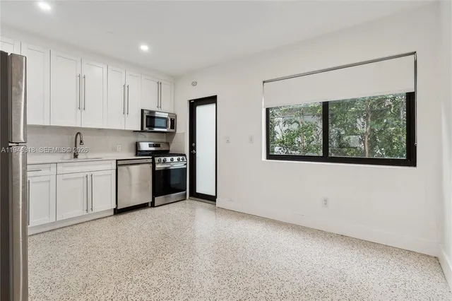 $2,600 | 8020 Crespi Boulevard, Unit 2, Miami Beach, FL 33141