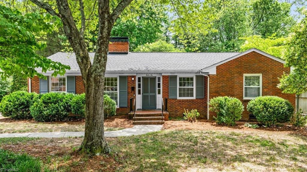 1210 Pembroke Road Greensboro, NC 27408 - Photo 1 of 37