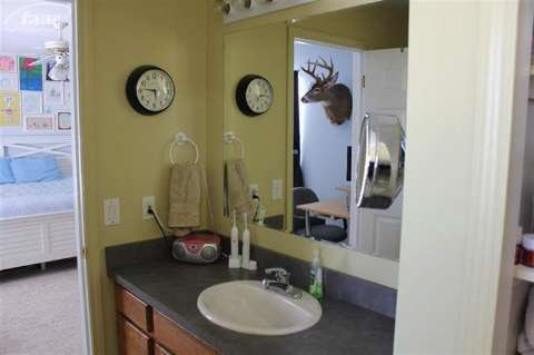 7533 Reid Road Swartz Creek, MI 48473 - Photo 15 of 30 20394299-14.JPG