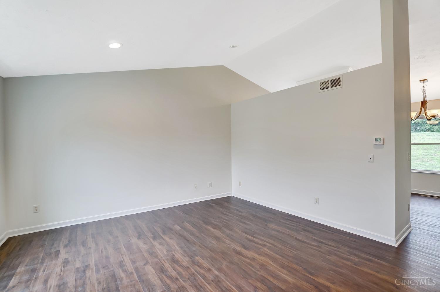 3261 Springview Drive Hamilton, OH 45011 - Photo 4 of 40