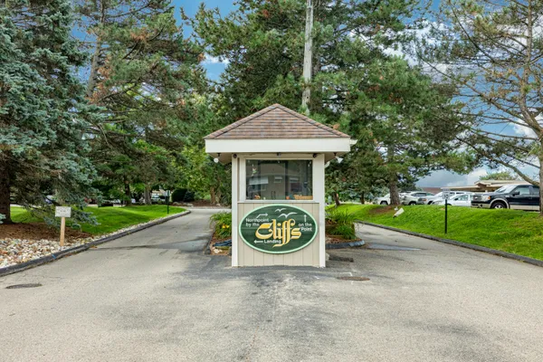 $2,000 | 893 Cliffs Drive, Unit 307A, Ypsilanti, MI 48198