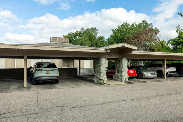 $2,000 | 893 Cliffs Drive, Unit 307A, Ypsilanti, MI 48198