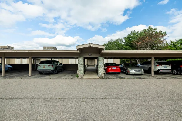 $2,000 | 893 Cliffs Drive, Unit 307A, Ypsilanti, MI 48198