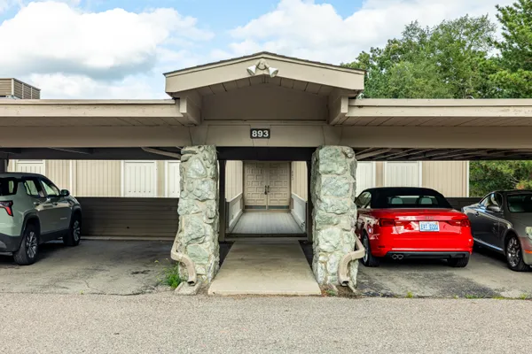 $2,000 | 893 Cliffs Drive, Unit 307A, Ypsilanti, MI 48198