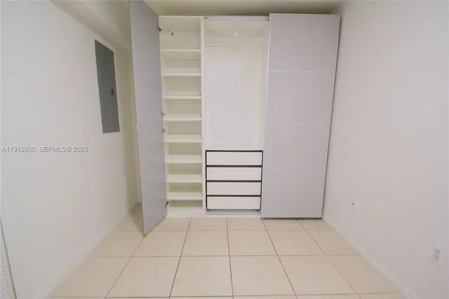 a view of livingroom with furniture