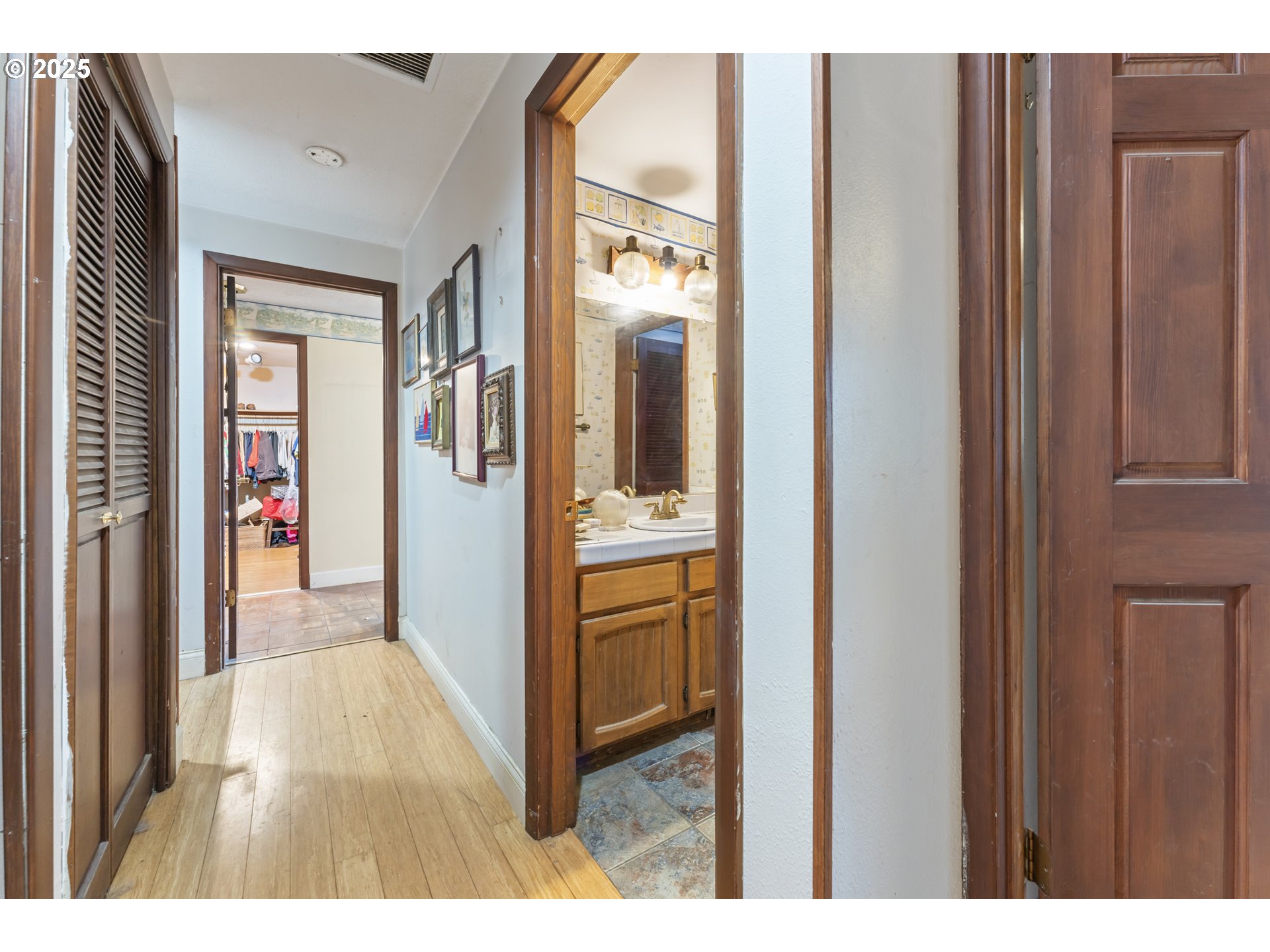 5947 Southwest Alfred Street Portland, OR 97219 - Photo 8 of 18 Gallery Image 8