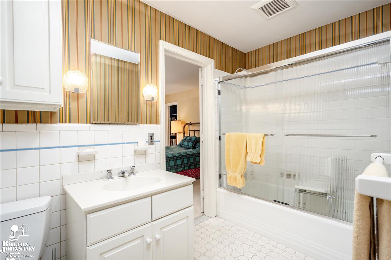 193 Merriweather Road Grosse Pointe Farms, MI 48236 - Photo 36 of 68