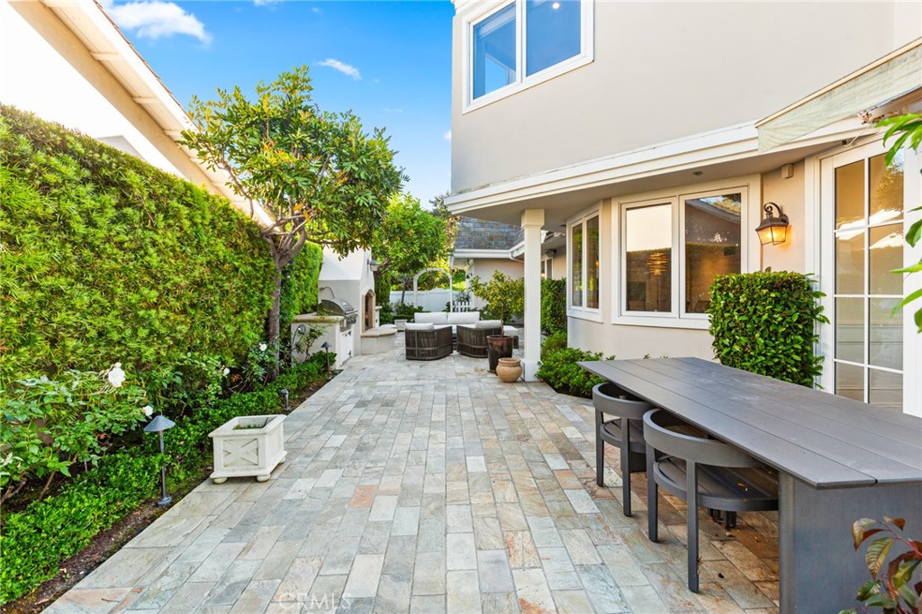 8 Rue Verte Newport Beach, CA 92660 - Photo 30 of 65