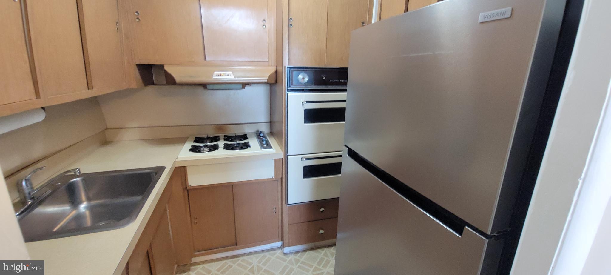 7900 Old York Road, Unit 505A Elkins Park, PA 19027 - Photo 6 of 12 a kitchen with a refrigerator and a sink