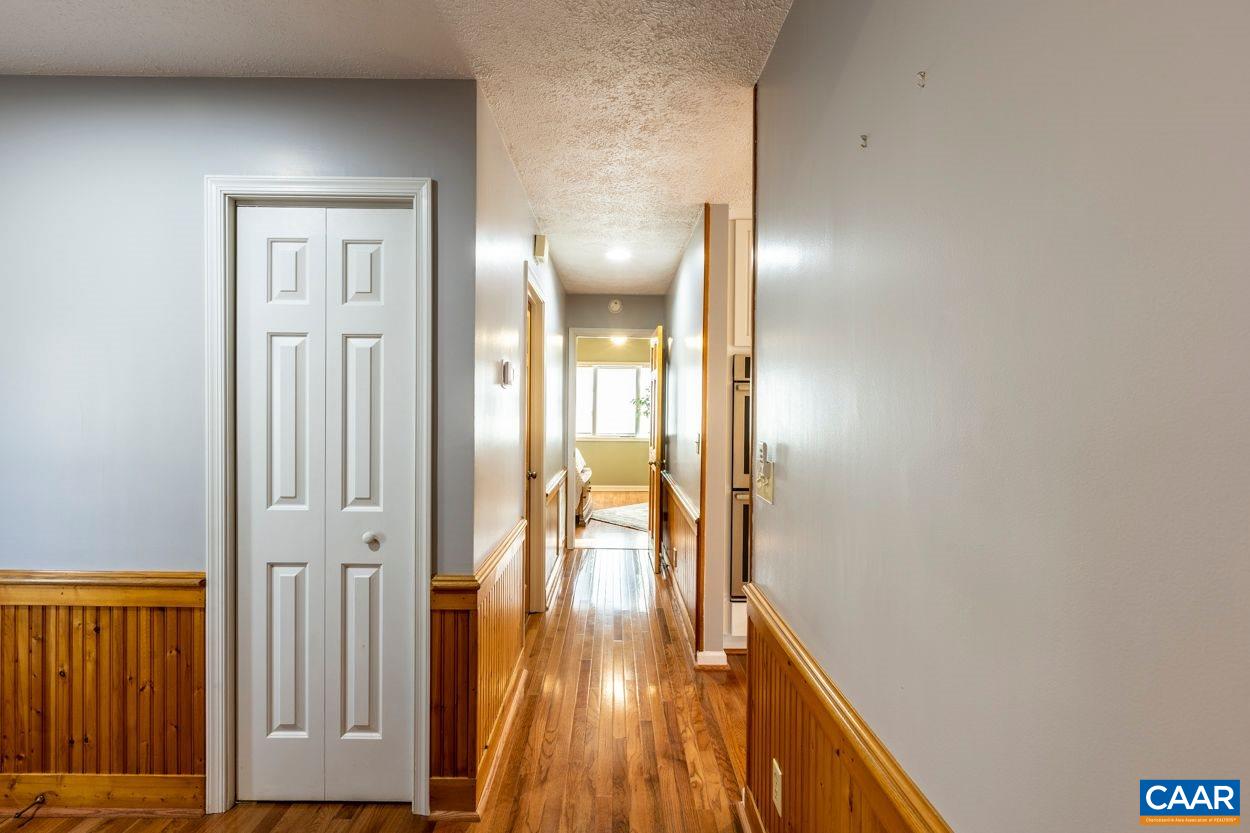 28 Colonial Road Palmyra, VA 22963 - Photo 24 of 40 a view of gallery with wooden floor