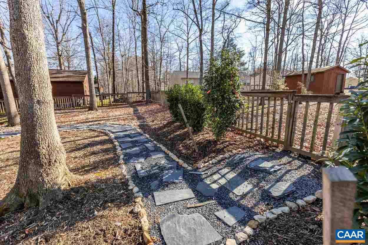28 Colonial Road Palmyra, VA 22963 - Photo 31 of 40 a view of a pathway with a yard
