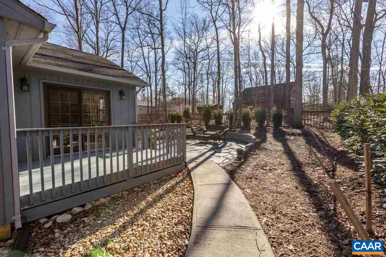 28 Colonial Road Palmyra, VA 22963 - Photo 32 of 40 a view of a house with a small wooden fence and a bench