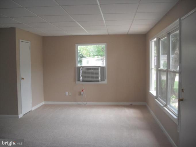 13718 Joyce Road Woodbridge, VA 22191 - Photo 5 of 11 Living Room