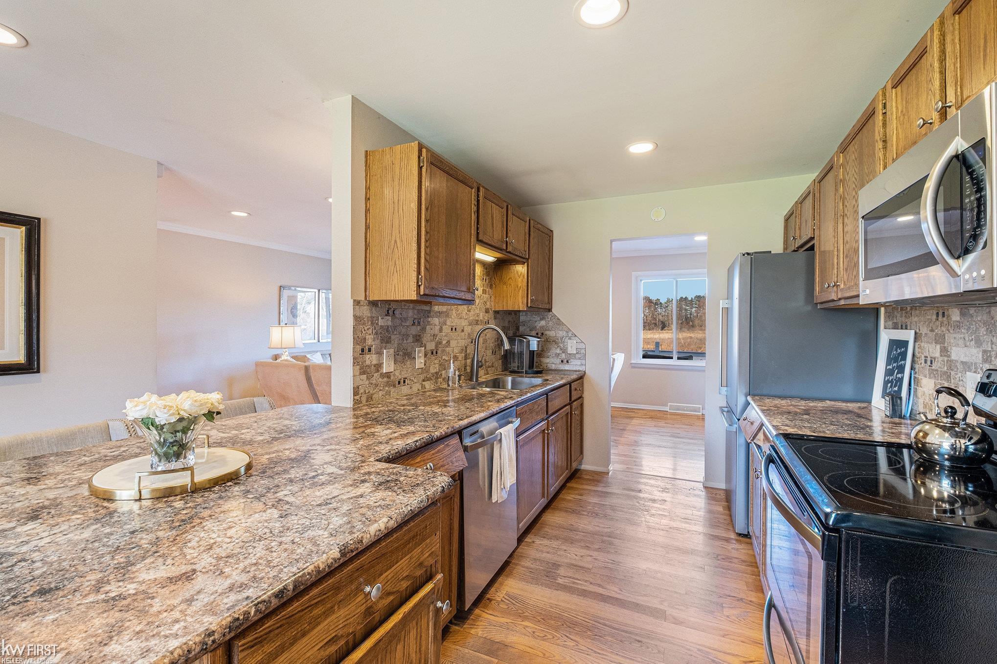 2398 Grove Park Road Fenton, MI 48430 - Photo 13 of 53