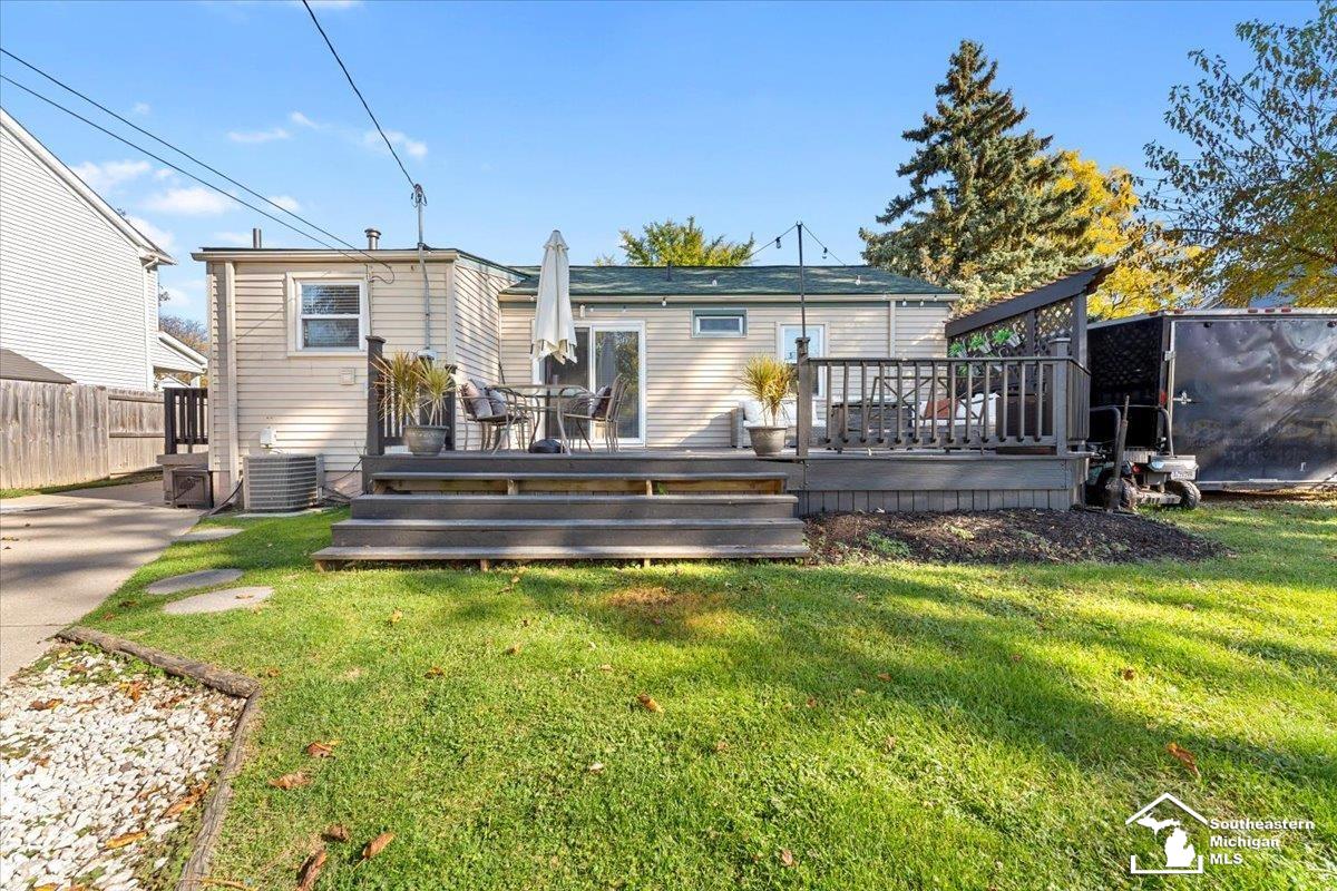 25246 Reeck Road Trenton, MI 48183 - Photo 20 of 22 50159374-3cbb91f6-e2ca-4830-8fdd-0569169fa65c.JPG