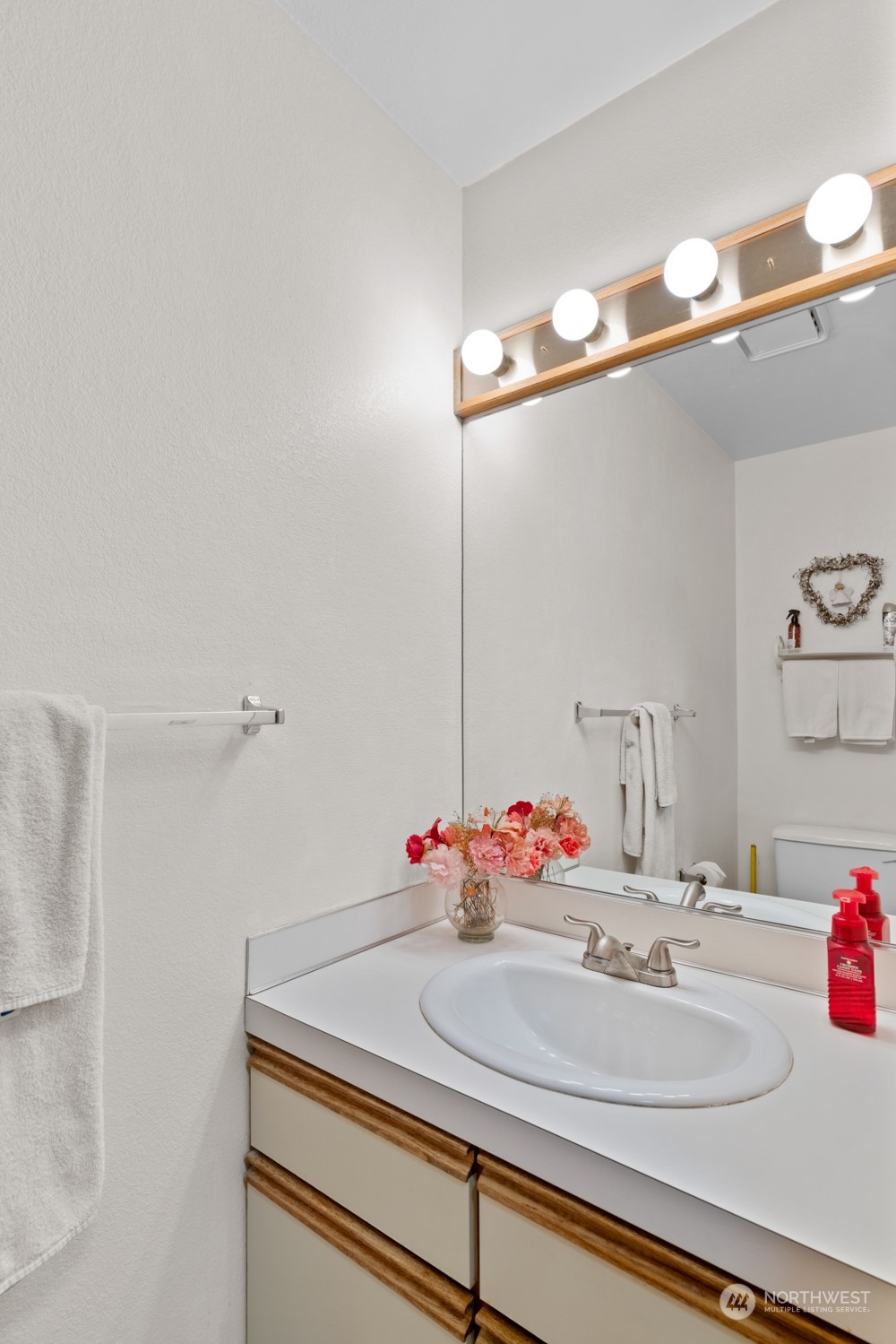 325 Division Street, Unit C Leavenworth, WA 98826 - Photo 16 of 25 a bathroom with a sink and a mirror