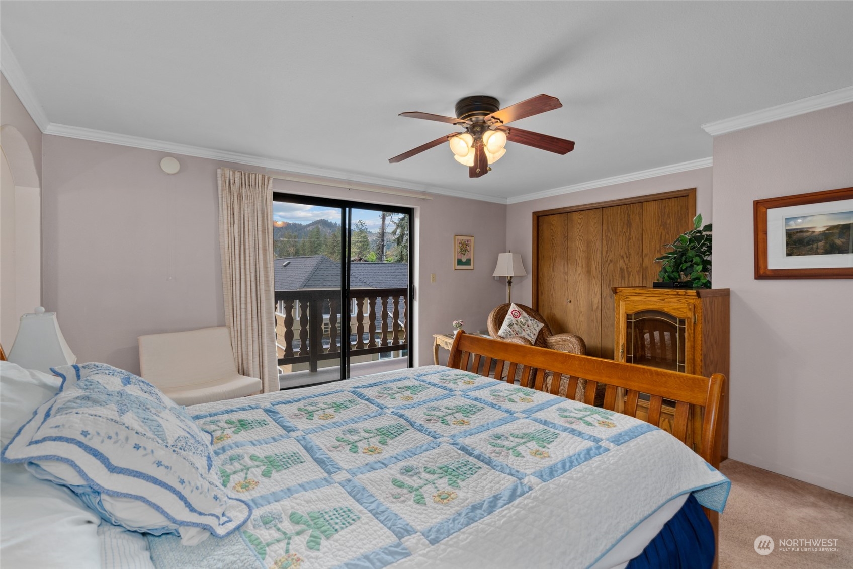 325 Division Street, Unit C Leavenworth, WA 98826 - Photo 18 of 25 a bedroom with a bed and a flat tv screen on the dresser