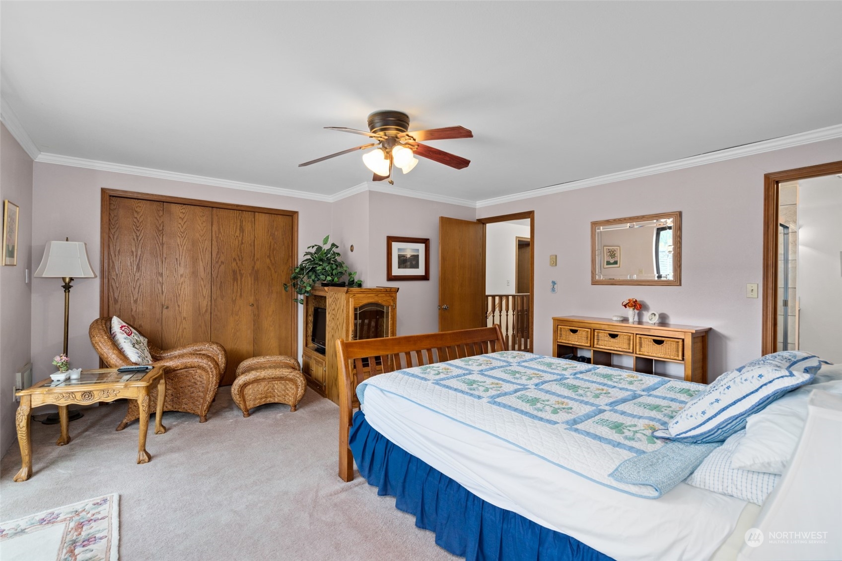 325 Division Street, Unit C Leavenworth, WA 98826 - Photo 19 of 25 a bedroom with a bed a table and chair