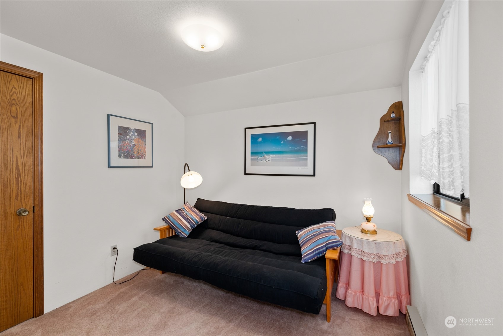 325 Division Street, Unit C Leavenworth, WA 98826 - Photo 20 of 25 a living room with furniture and a lamp