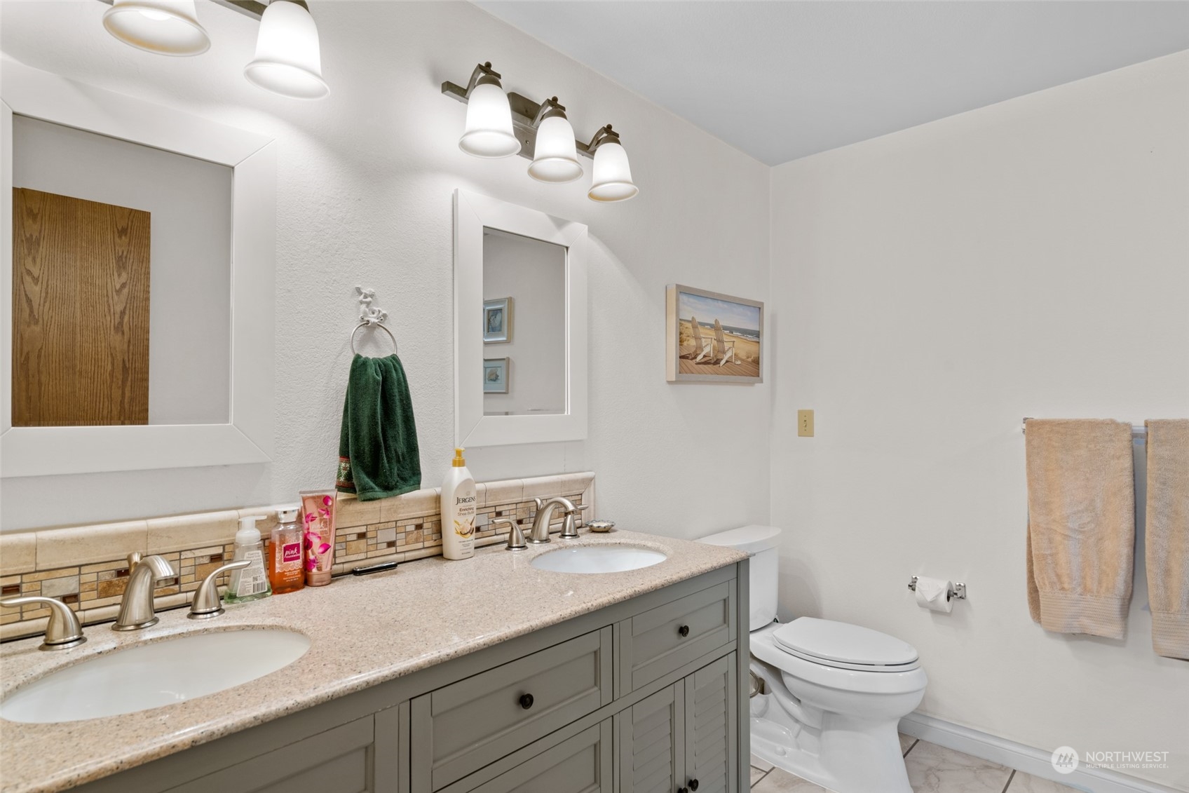 325 Division Street, Unit C Leavenworth, WA 98826 - Photo 22 of 25 a bathroom with a toilet sink and mirror