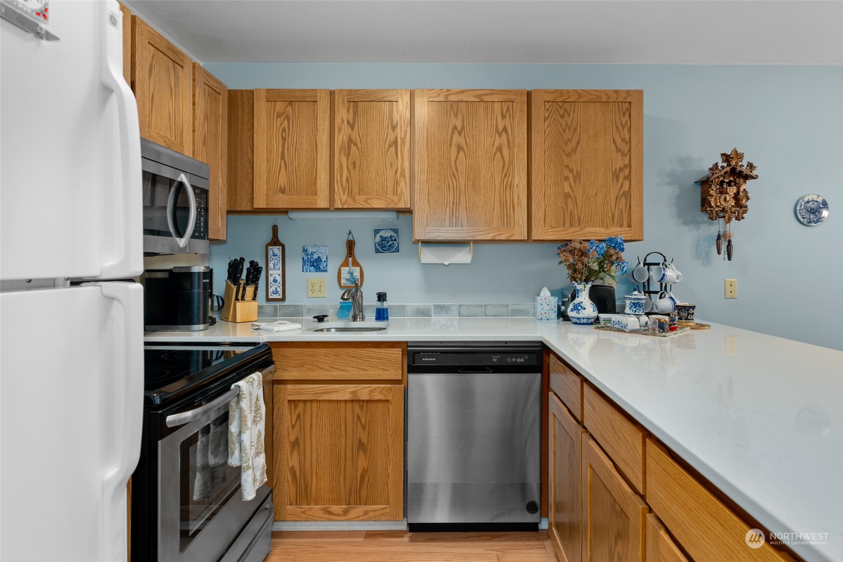 325 Division Street, Unit C Leavenworth, WA 98826 - Photo 8 of 25 a kitchen with a sink cabinets and a window