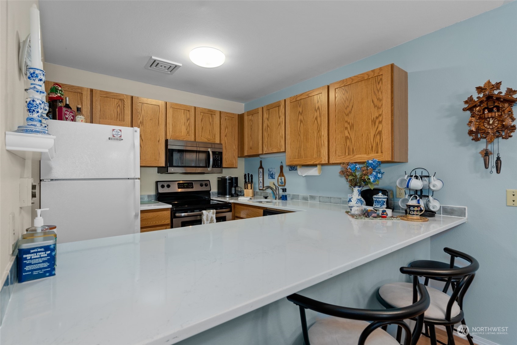 325 Division Street, Unit C Leavenworth, WA 98826 - Photo 10 of 25 a kitchen with a refrigerator a stove a sink and a counter