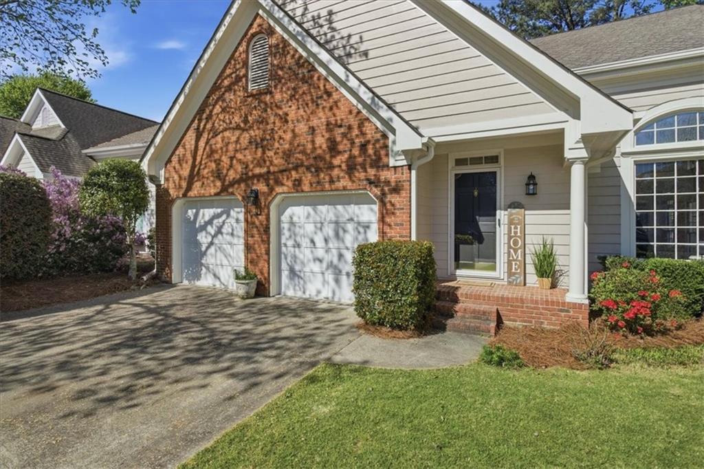 220 Ridge Point Court Alpharetta, GA 30022 - Photo 3 of 48