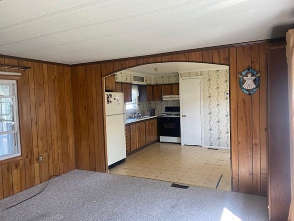 13 Puritan Road Taunton, MA 02780 - Photo 12 of 30 Gallery Image 12