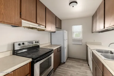 $879,000 | 17859 North 40th Street, Phoenix, AZ 85032