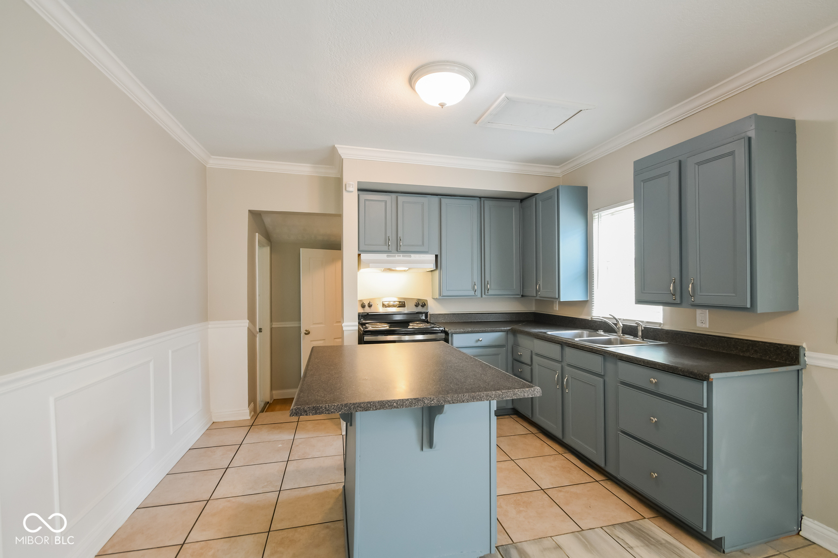 2037 Adams Street Indianapolis, IN 46218 - Photo 7 of 21