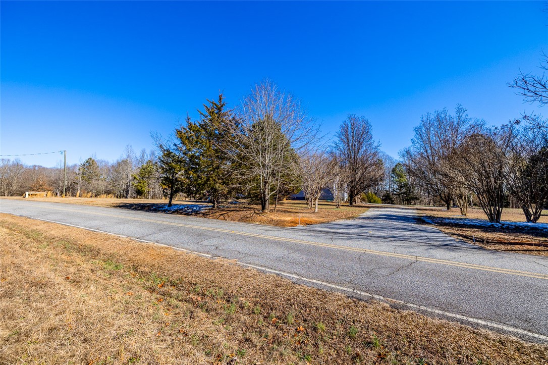 105 Canfield Road Honea Path, SC 29654 - Photo 3 of 36