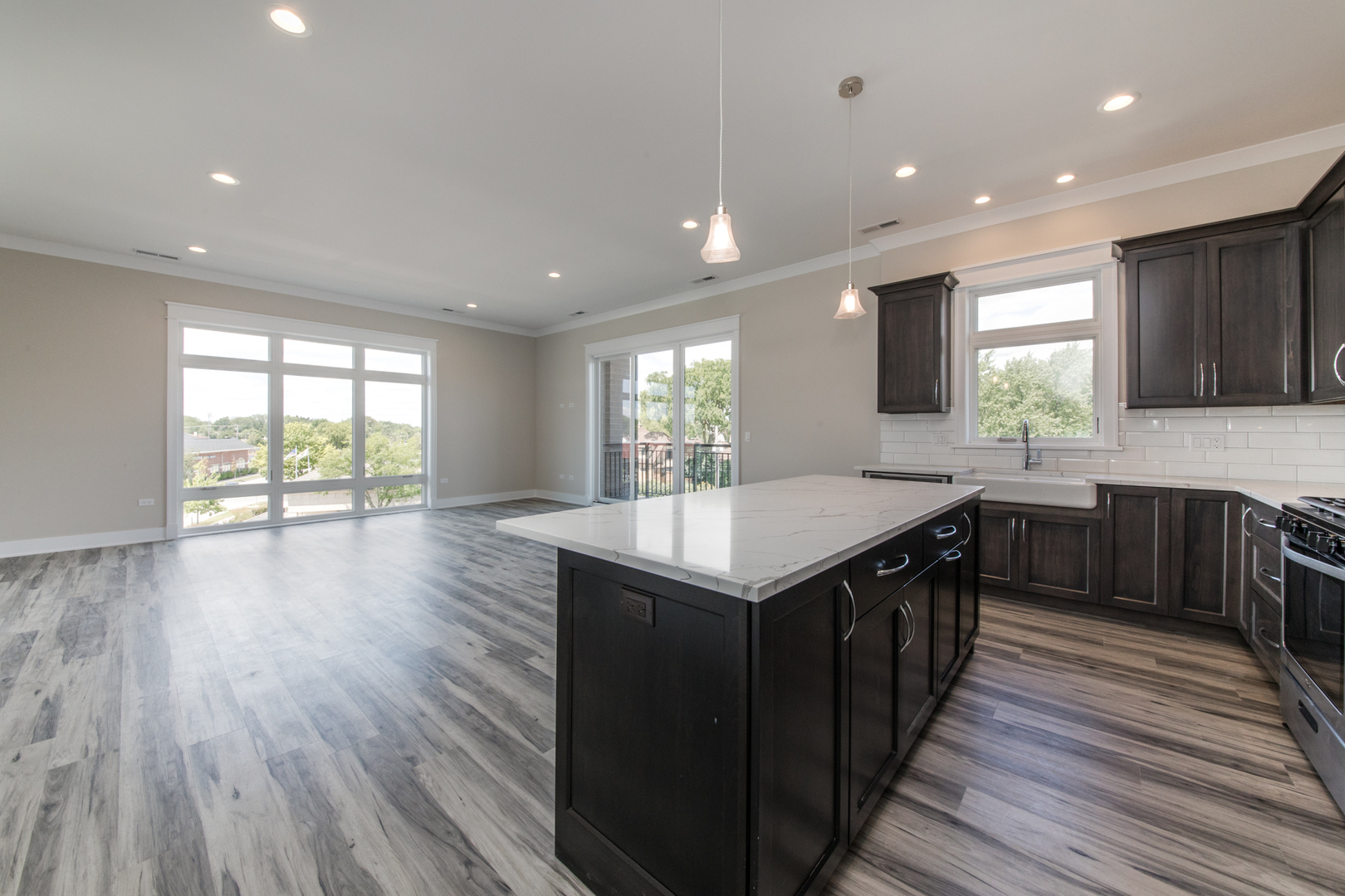 1116 Courtland Avenue, Unit 304 Park Ridge, IL 60068 - Photo 6 of 19 a kitchen with a wooden floor window and appliances