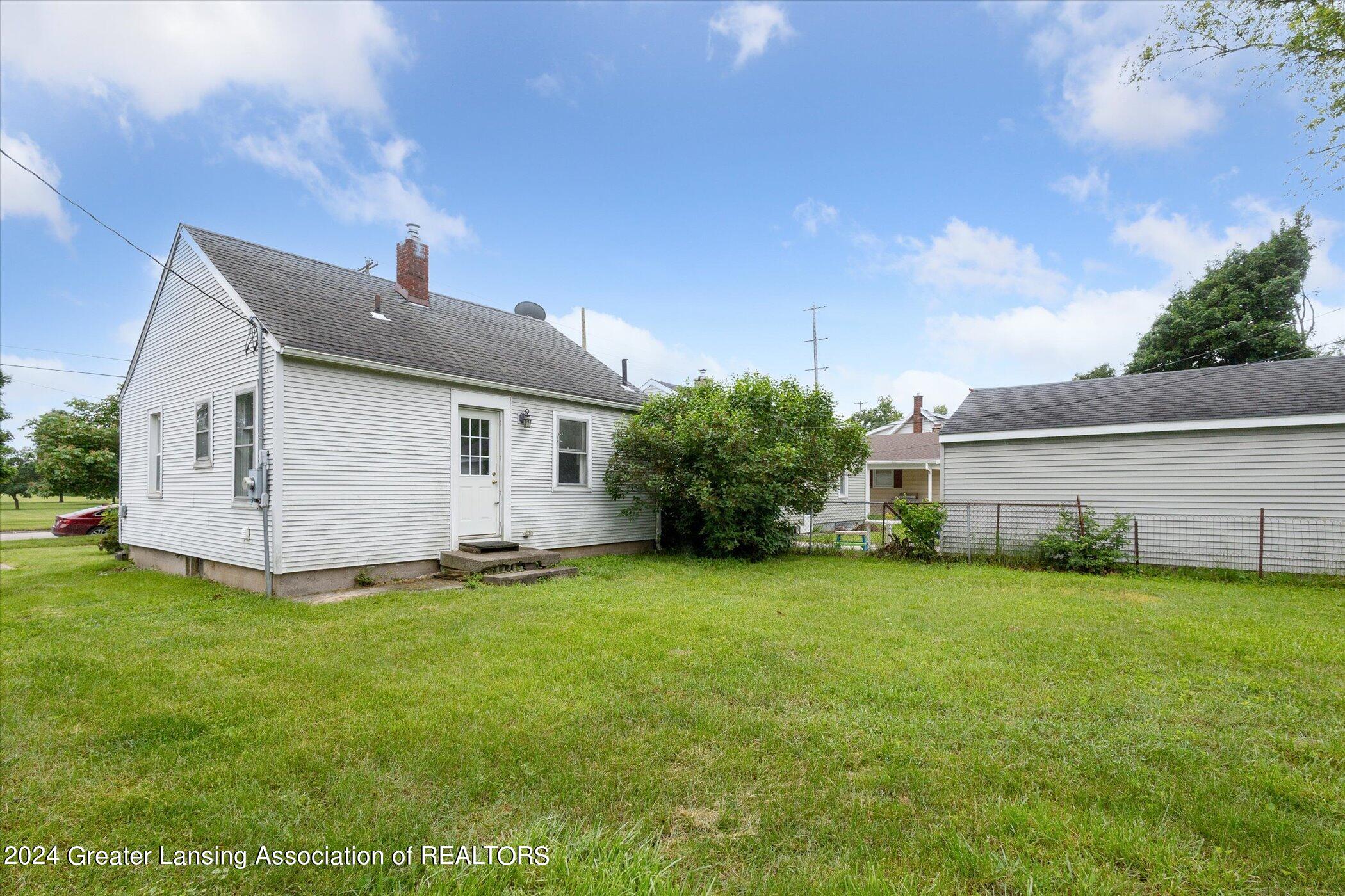809 East Cavanaugh Road Lansing, MI 48910 - Photo 27 of 33 27-809-E-Cavanaugh-Rd-Lansing-MI-48910-W